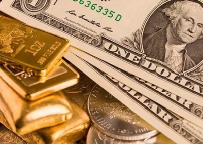 Financial Times: банки намерены избавиться от долларов и скупают золото