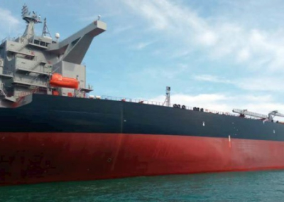 В Оманском заливе столкнулись два нефтяных танкера из-за проблем с навигацией