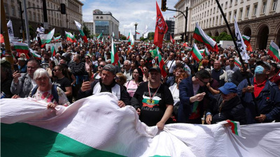 В Болгарии тысячи людей вышли на протесты против введения евро