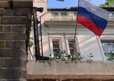 В российском посольстве посмеялись над санкциями Великобритании