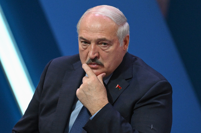 Лукашенко посоветовал чиновникам раздеться и работать с утра до вечера