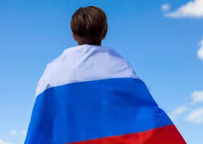 В Виннице арестовали местного жителя, который в день похорон украинского боевика накинул на себя флаг России