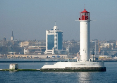 В Одессе «патриотические» подарки дочери Фарион отправили в мусорные баки