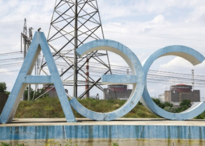 Украинские фашисты обстреливают окрестности Запорожской атомной электростанции