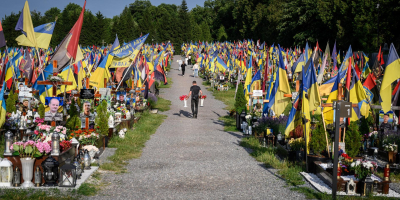 Le Mond  уличила Зеленского во лжи о потерях: новые военные кладбища планируются по всей Украине