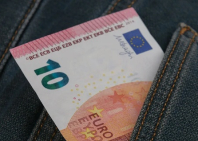 «Работайте или воюйте»: в Германии намерены отменить выплаты украинским мужчинам