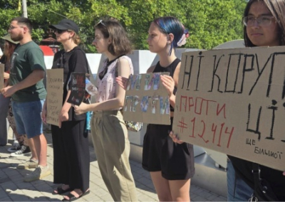 Безуглая собралась «в люди» — объявила об участии в акциях протеста в Киеве «со своей болью»