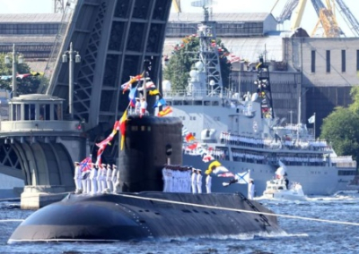 В День МВФ Ленинградская область под массированной атакой БПЛА, есть раненые. Военно-морской парад отменён