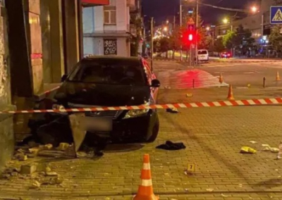 Пьяный сотрудник военной прокуратуры насмерть сбил женщину на переходе в Киеве