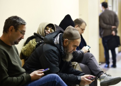 В РФ могут отменить экзамены для некоторых мигрантов. Бизнес считает, что рабочих ни к чему «кошмарить» историей и русским языком