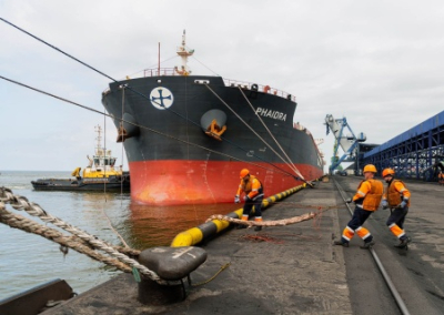 Путин ужесточил правила швартовки иностранных судов в портах России