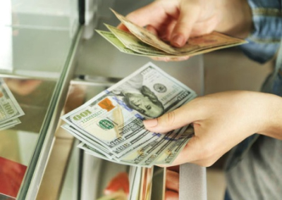 Нищета прогрессирует. Украинцы потеряли интерес к наличной валюте