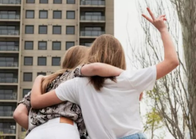 В Киеве подростки танцевали под русский рэп, переодевшись в полицейских