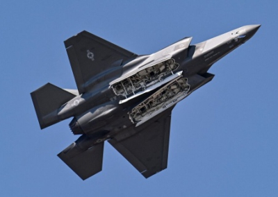 Индия больше не намерена закупать самолёты и оружие в США