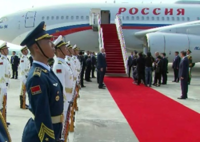 Путина встретили в Китае почетным караулом и красной ковровой дорожкой