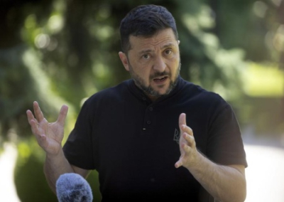 Сакс объяснил, почему Зеленский отказывается от завершения войны на Украине