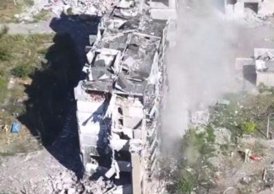 В Красноармейске ВСУ ставят миномёты на крышах многоэтажек, а бронетехнику на первых этажах, разбивая их