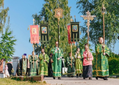 Военкомы мобилизовали многодетного священника УПЦ во время Крестного хода в Почаевскую лавру