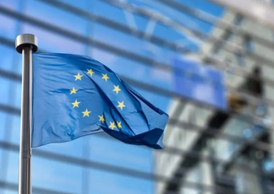 Еврокомиссия: ЕС не будет снимать санкции против России