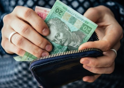 «Базары просрочки»  — норма жизни на Украине. За реальную цену колбасы и сыры пенсионерам не купить