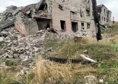 «Бегают от них, как от чумы». Власти ДНР прячутся от бездомных жителей Песок более 11 лет