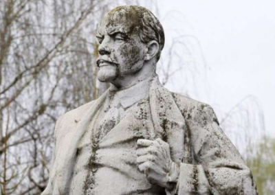 На Украине демонтировали последний памятник Ленину