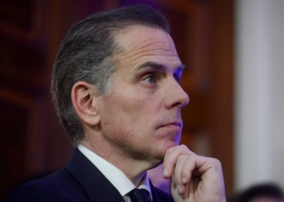 Мелания Трамп предупредила Хантера Байдена об иске в суд на $1 млрд