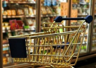 Почти половину денег украинцы тратят на еду. Образование по расходам не в приоритете