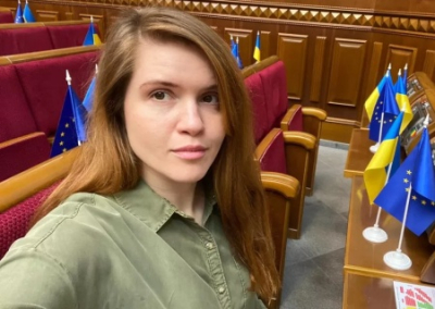 Безуглая сдала коллегу по парламенту, который хотел вывезти за границу своего сына