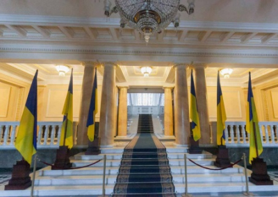 Геращенко: офис Зеленского живёт мелкими интригами, местью и злобой, потому и запретил выезд экс-дипломатам