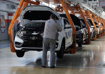 АвтоВАЗ может сократить рабочую неделю из-за отсутствия спроса на автомобили Lada