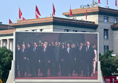 Военный парад в Пекине обеспокоил западные СМИ. Трамп передал  участникам привет