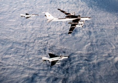 Американцы подняли по тревоге свои самолёты из-за российских истребителей и бомбардировщиков вблизи Аляски