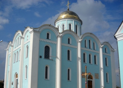 Зеленский инициировал захват храмов УПЦ, чтобы отдать долги?