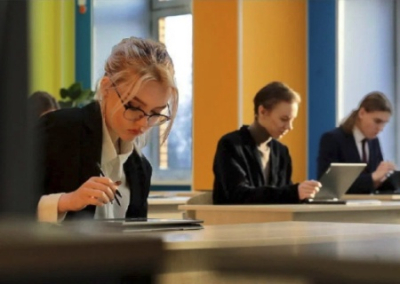 Рособрнадзор заметил перегруженность школьной программа на 30% ненужными темами. Минпросвещения не признаёт этого