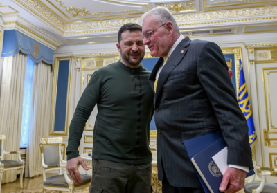 «Покусал Зеленский». Келлог сообщил, что Россия проигрывает войну на Украине