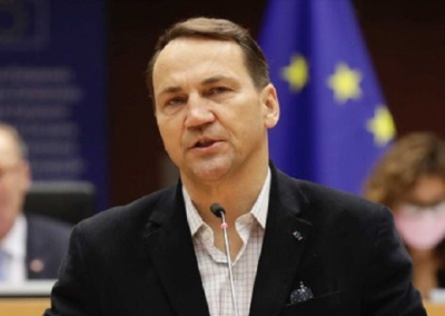 Сикорский указал Украине на необходимость согласия с границами, которые она сама сможет защитить