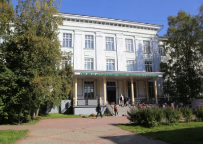 В Архангельске бывший студент напал с ножом на преподавателей техникума