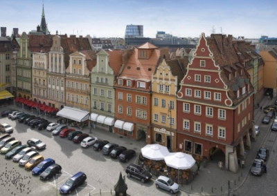 Поляки снимают номера с украинских автомобилей, оставляя надпись «На фронт»