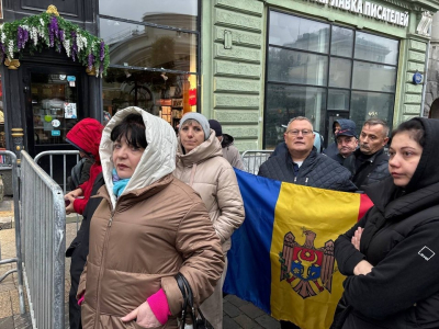 Огромные очереди в Москве и угроза отмены. В Молдавии проходят парламентские выборы