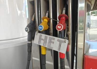 В Крыму ухудшается ситуация с топливом. Муниципальный транспорт получает бензин по талонам