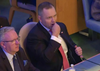 Навроцкий, общающийся с призраком Пилсудского, объяснил свое пристрастие к снюсу