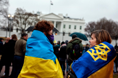 Новый сбор в США: украинцам придется платить $1000 за гуманитарный пароль, либо покинуть страну