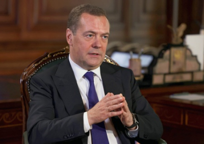 «Это теперь его конфликт, а не Байдена!» Медведев обвинил Трампа в сговоре с европейскими агрессорами