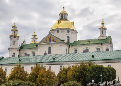 Украинские нацисты, полиция и СБУ пытались захватить Свято-Успенскую Почаевскую лавру