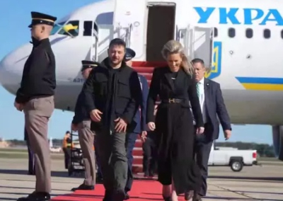 «Прилетел какой-то попрошайка деньги клянчить». Зеленского вместо американцев у трапа встретили Ермак и пилоты самолёта