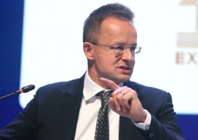 Сийярто упрекнул Зеленского в том, что он не может принимать решения самостоятельно