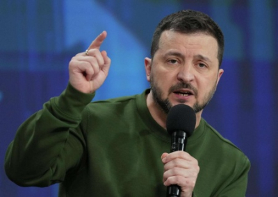 Politico: Зеленский преследует конкурентов, желающих занять его место