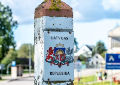 Латвия намерена депортировать почти тысячу граждан России из-за незнания ими латышского языка