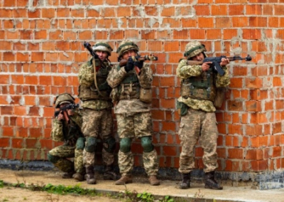 СВР: Макрон готовится забросить на Украину французские войска под видом инструкторов